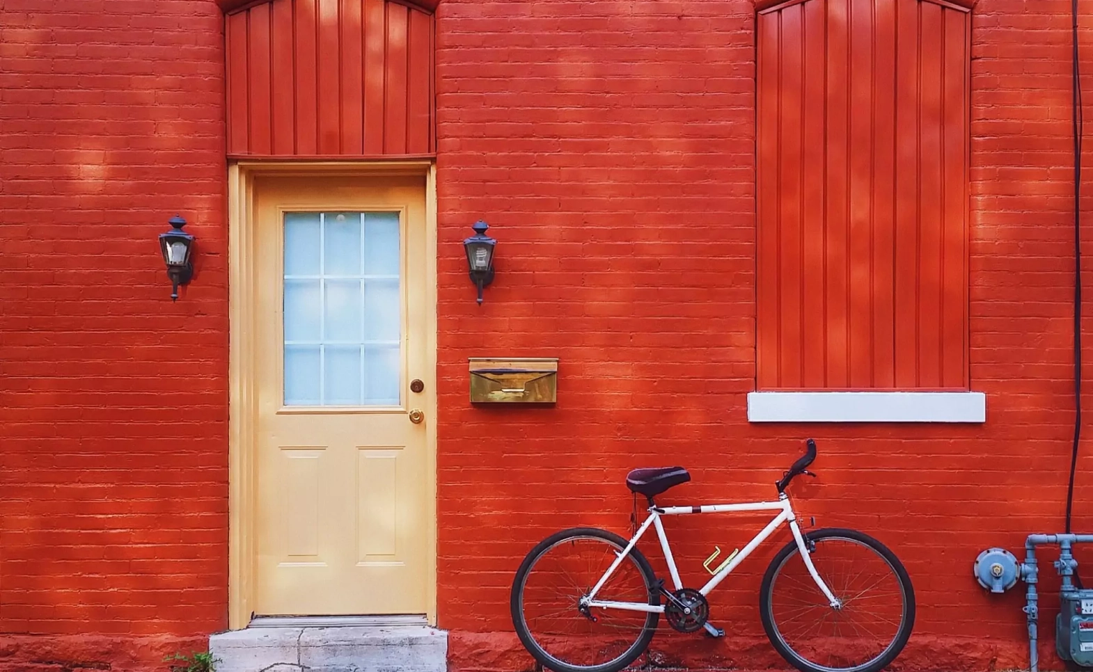 wood-house-window-bicycle-home-wall-106853-pxhere-65de3991bb
