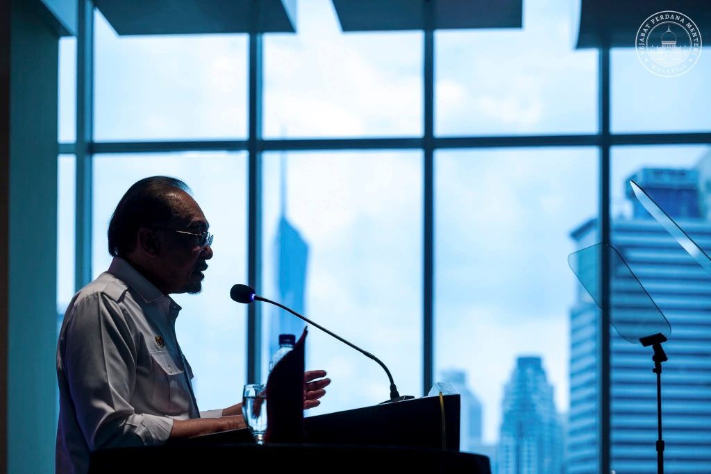 Penurunan OPR: Langkah berhemah BNM – Anwar