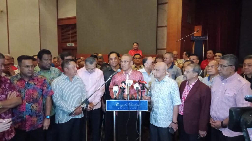 160 Ketua UMNO Bahagian mahu Anwar selesai isu Titah Adendum