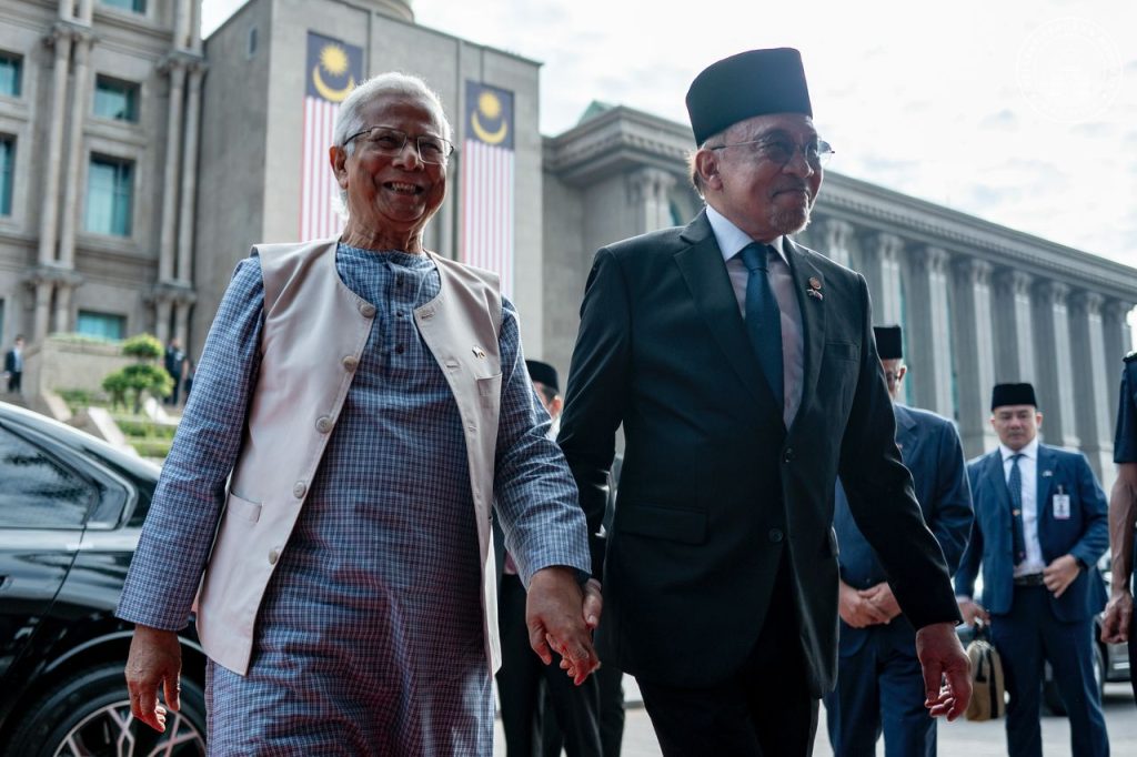 Anwar santuni kunjungan Ketua Penasihat Kerajaan Bangladesh