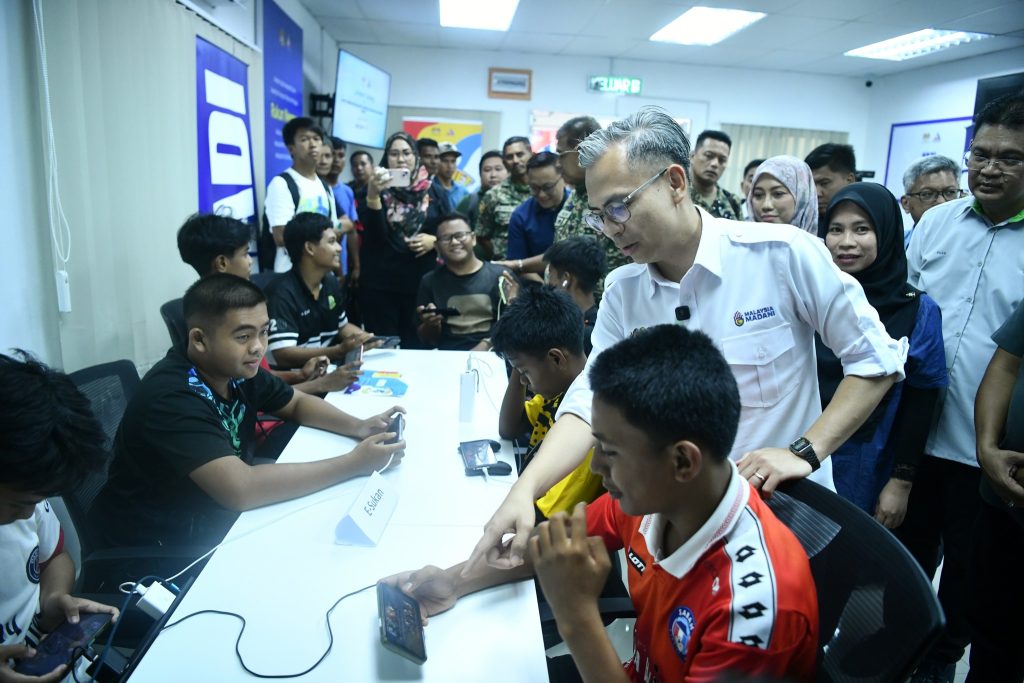 Fahmi puas hati kemajuan keterhubungan telekomunikasi di Kudat