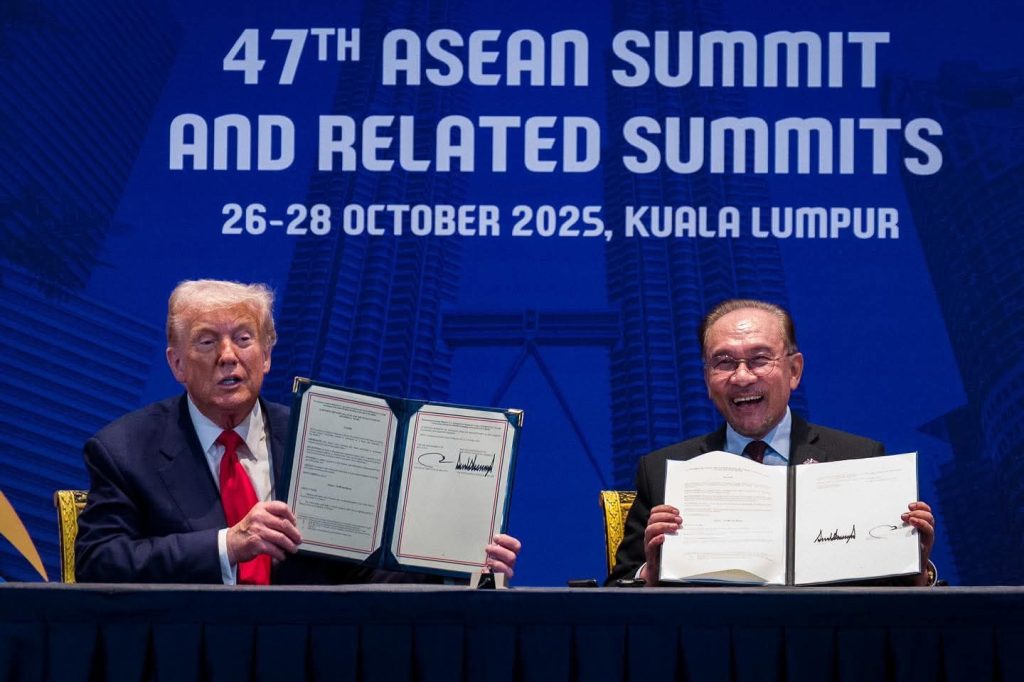 Baca penuh perjanjian, bukan ambil sekerat- Pesan Zafrul pada Azmin