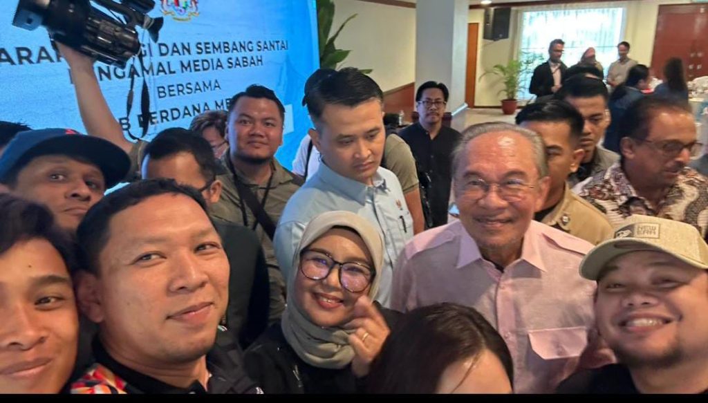 “Awak tahu kita tak rayu,” PMX sindir bekas menteri
