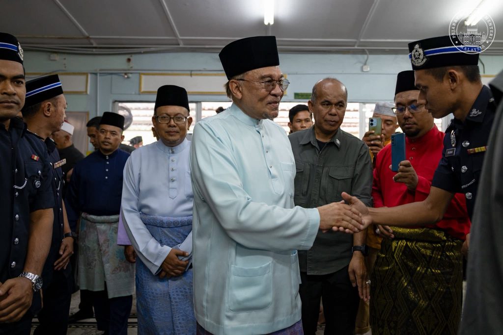 UEC: Anwar tidak akan tunduk desakan DAP