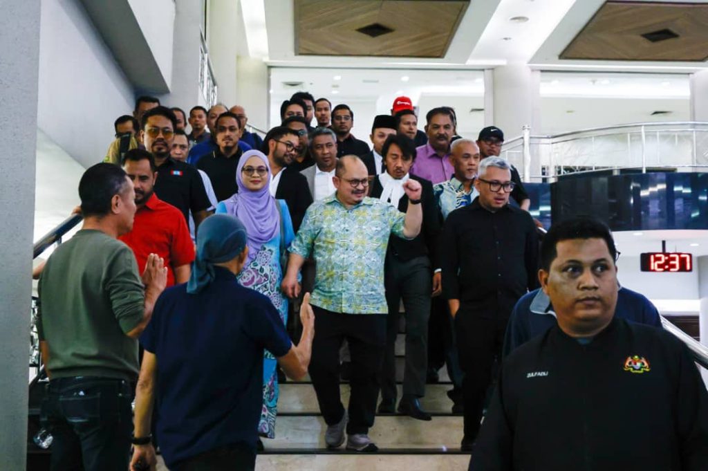 Rakan-rakan bantu jamin Shamsul Iskandar