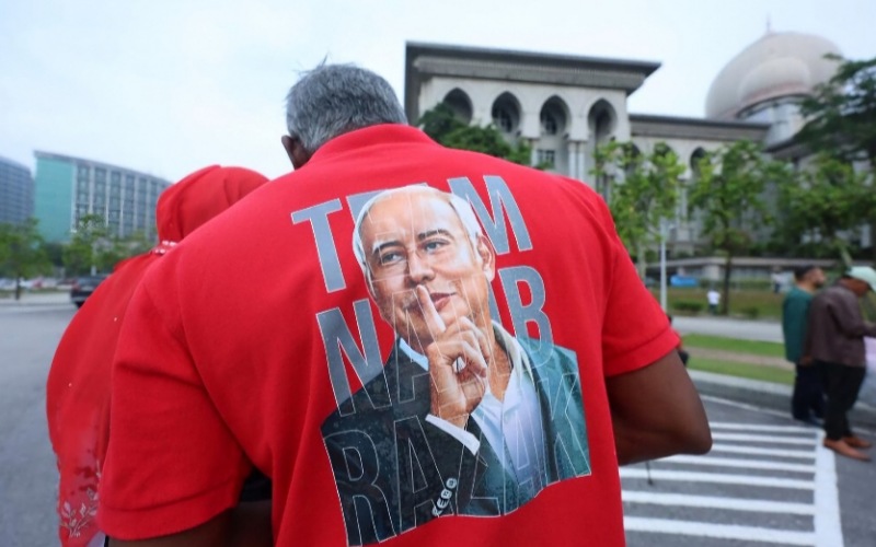 Hakim sabitkan Najib bersalah empat pertuduhan, guna kedudukan terima suapan 2.3 bilion 1MDB