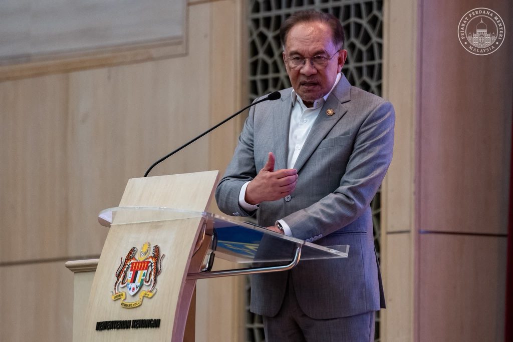 Anwar beri kata dua, seminggu untuk berubah atau turun jawatan