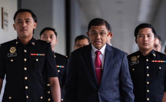 Bekas PAT mengaku tak salah terima suapan, wang RM752,000, pecah amanah RM3 juta