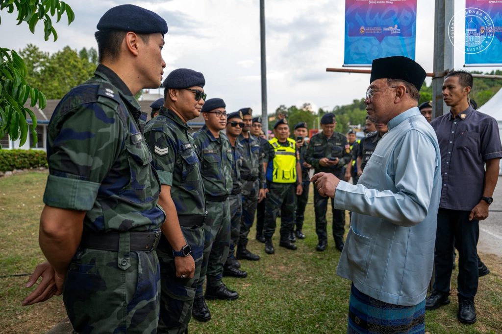 Anwar sedia berhadapan saman isteri Tun Daim