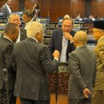 Antara prinsip dan tembolok politik, yang mana lebih penting?