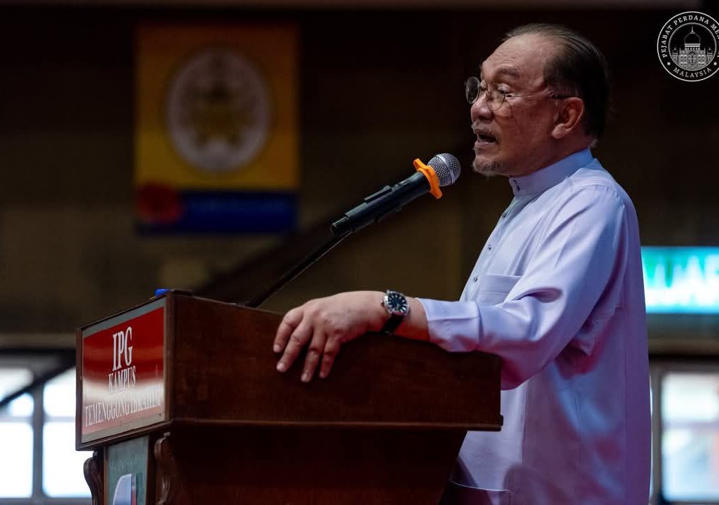 ‘Mak cik’ bagi komen pun nak layan?- Kalau ada bukti bawalah, kata PM