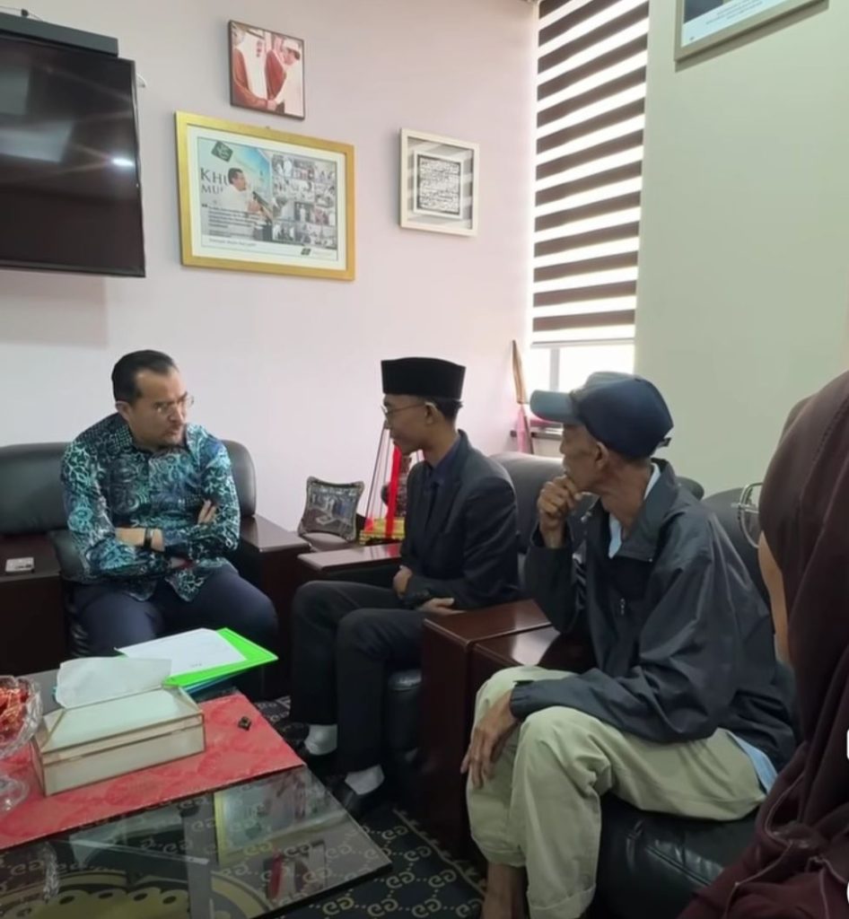 Anak penjual pisang goreng raih 11A+ bakal ke Jordan-Asyraf pesan jangan lupa jasa mak, ayah