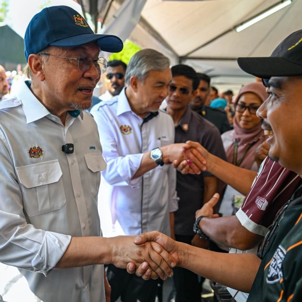RM450 juta biaya baik pulih, bina rumah petugas FELDA – Anwar